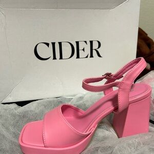 Barbie Platform Sandels. Chunky Heel